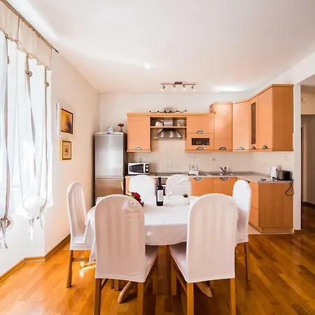 Beach Lux Apartment