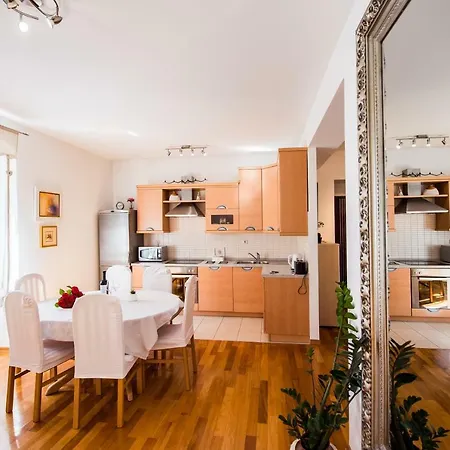Beach Lux Apartment