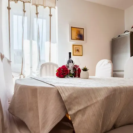 Beach Lux Apartment