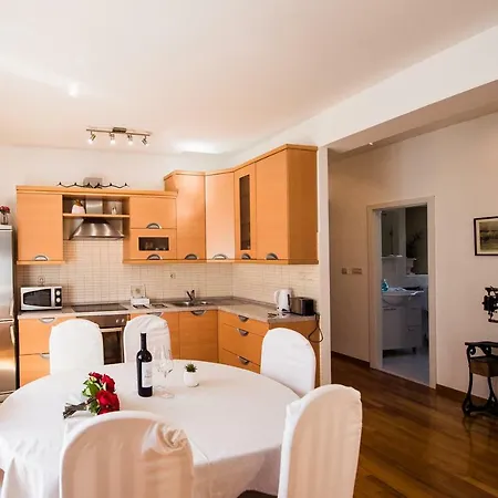 Beach Lux Apartment